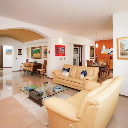 Casa Karina Sun&pool&relax * ספקיה