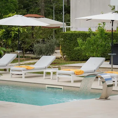 Casa Karina Sun&pool&relax سبيكيا